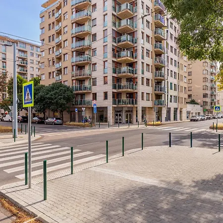 Dioro Luxury - Free Garage Parking - 3 Separate Bdr - 2bathr - Ac - Self Check-in *