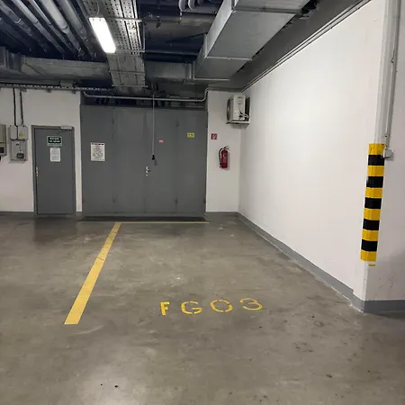 Dioro Luxury - Free Garage Parking - 3 Separate Bdr - 2bathr - Ac - Self Check-in Apartment